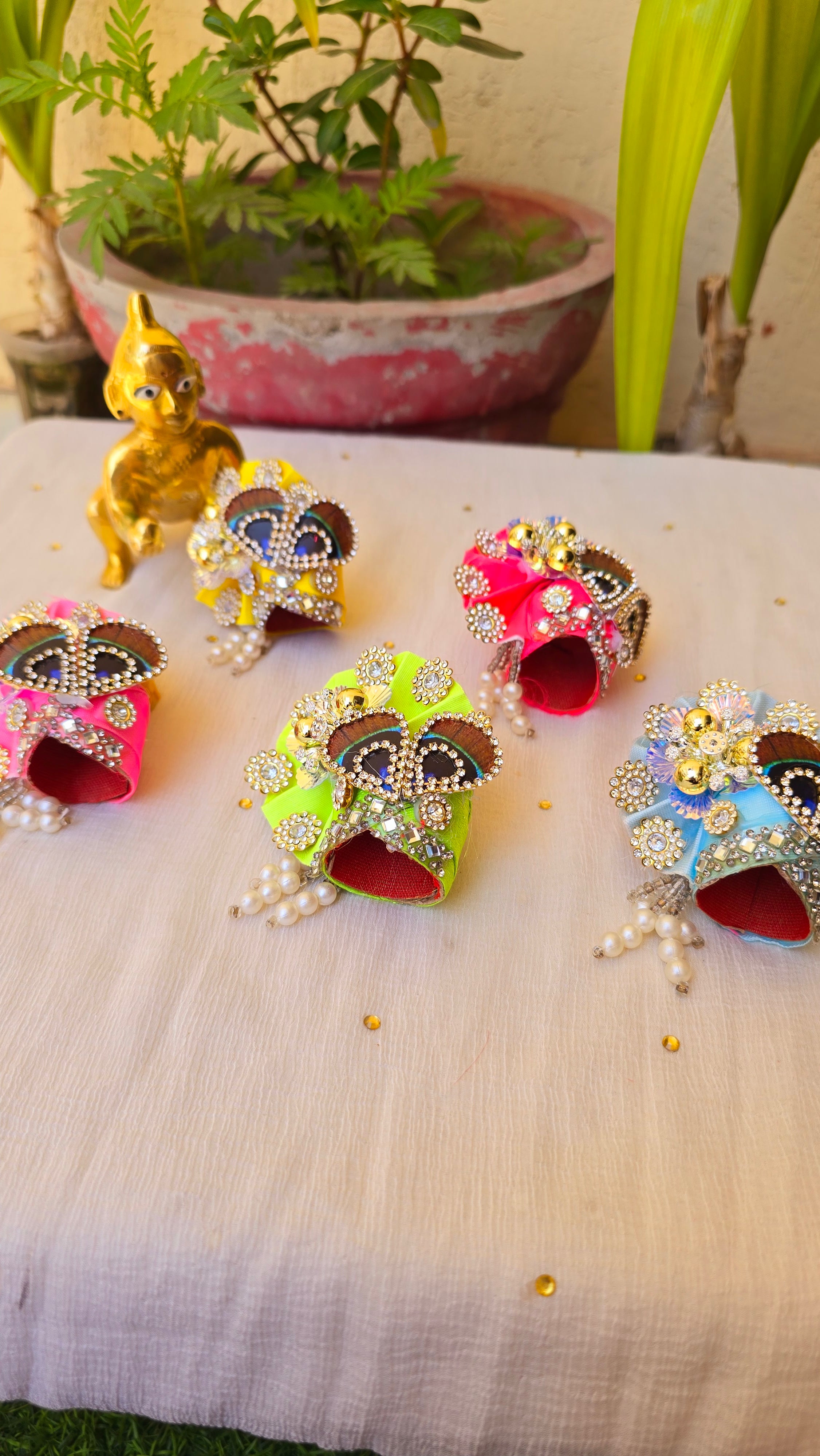 Butterfly shape heavy mukut