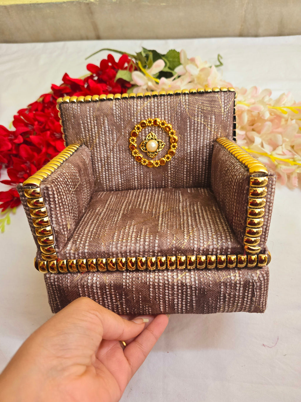 Spacious sofa(1-5no.)