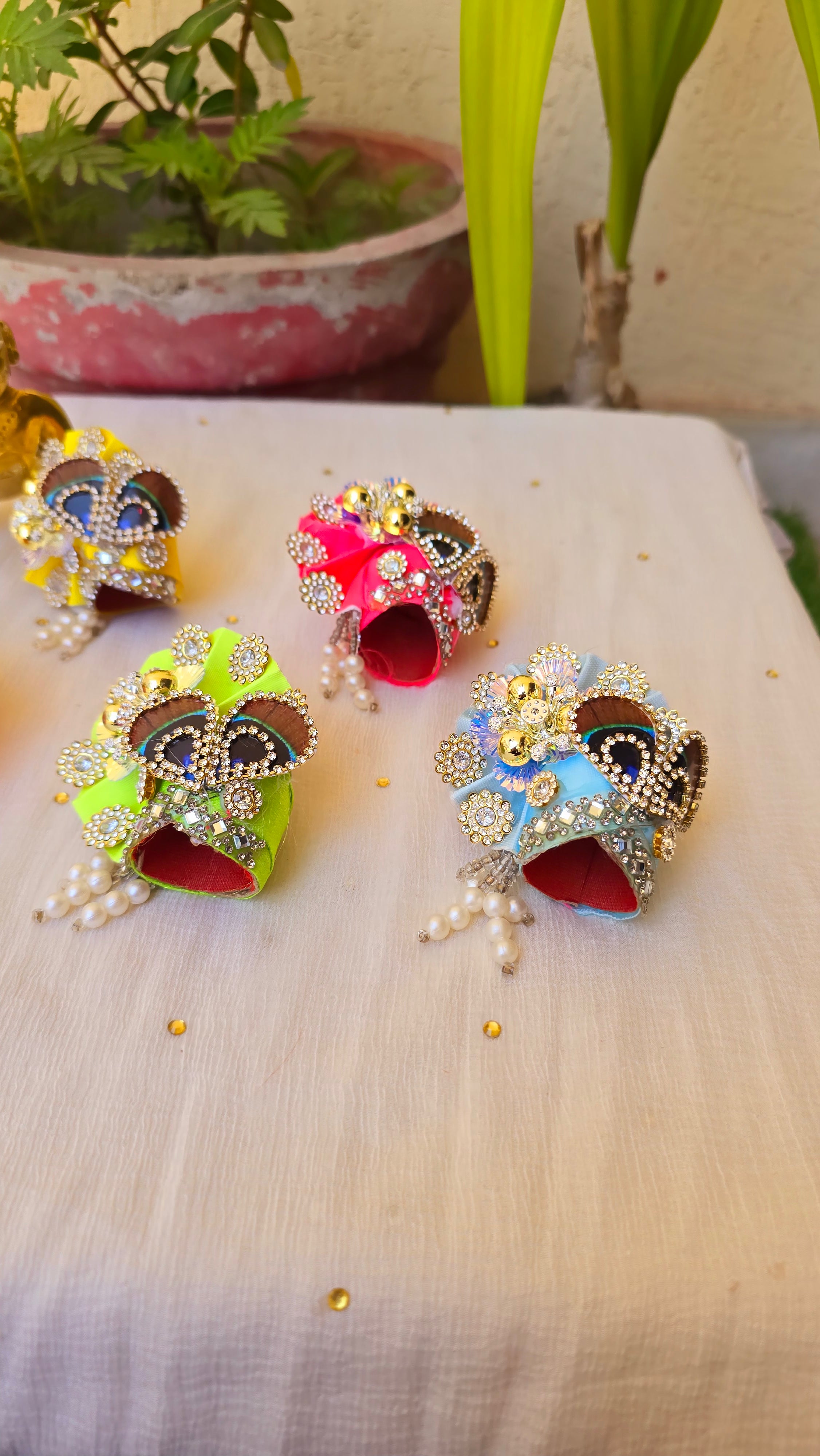 Butterfly shape heavy mukut