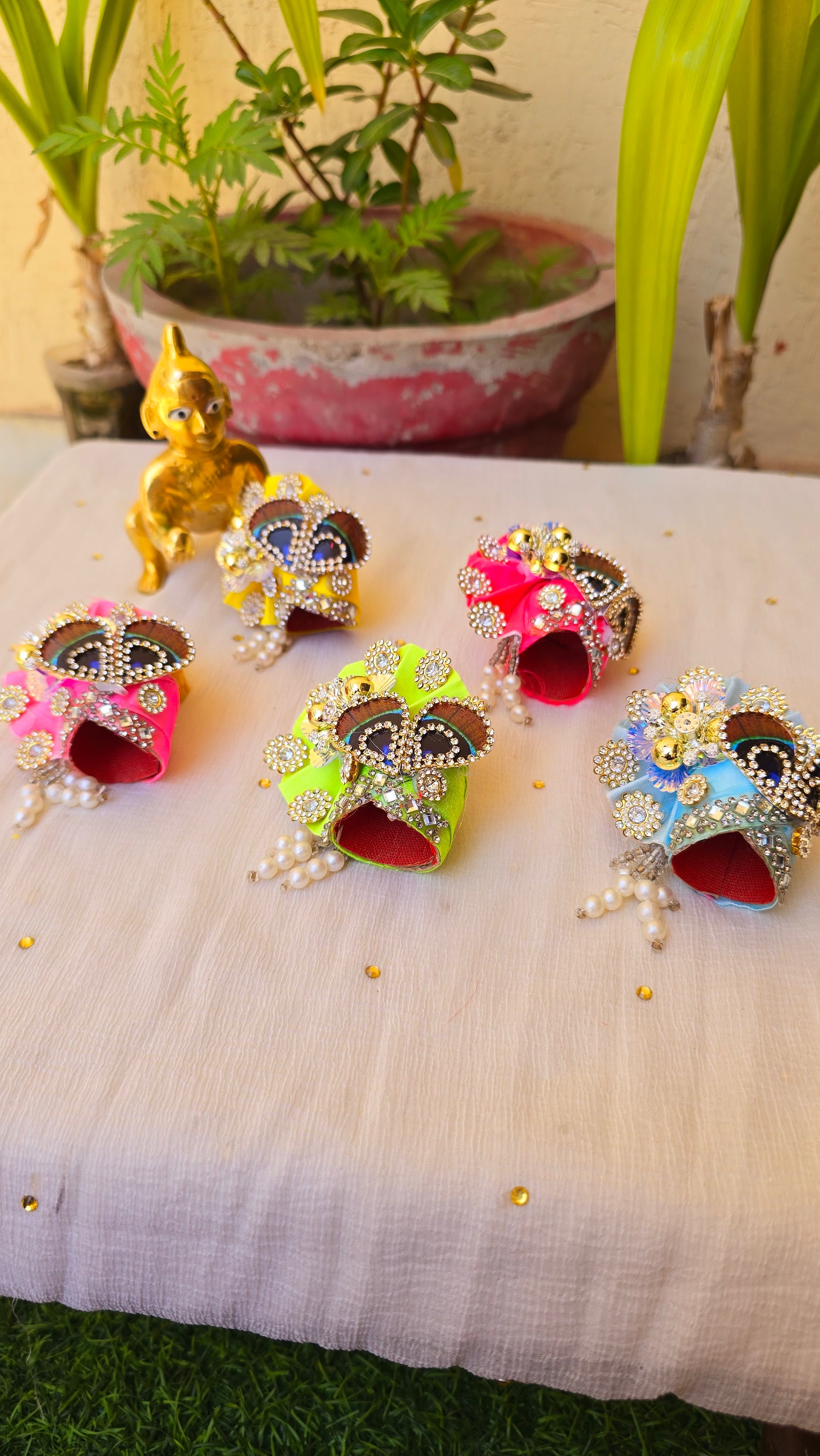 Butterfly shape heavy mukut