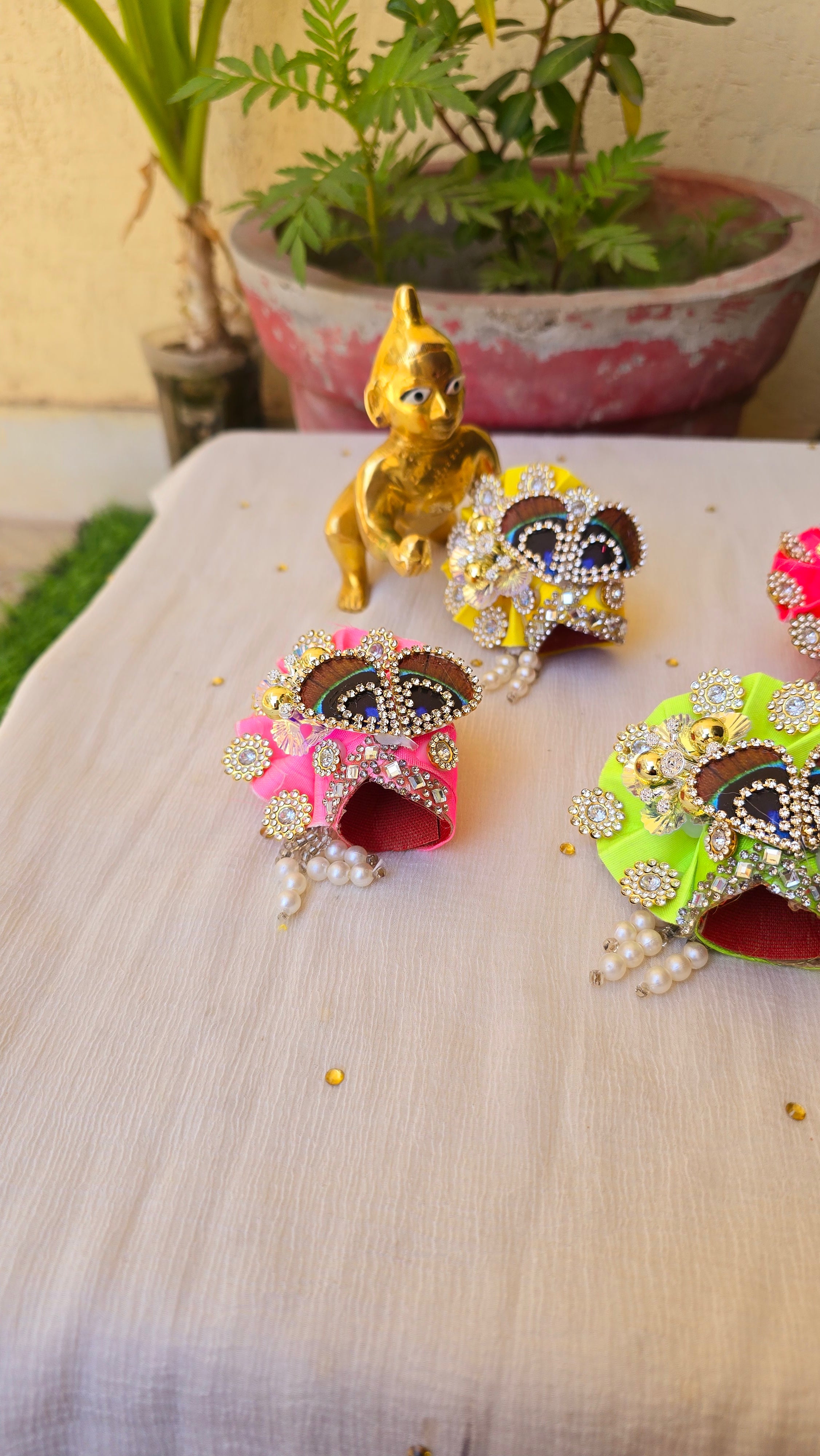 Butterfly shape heavy mukut